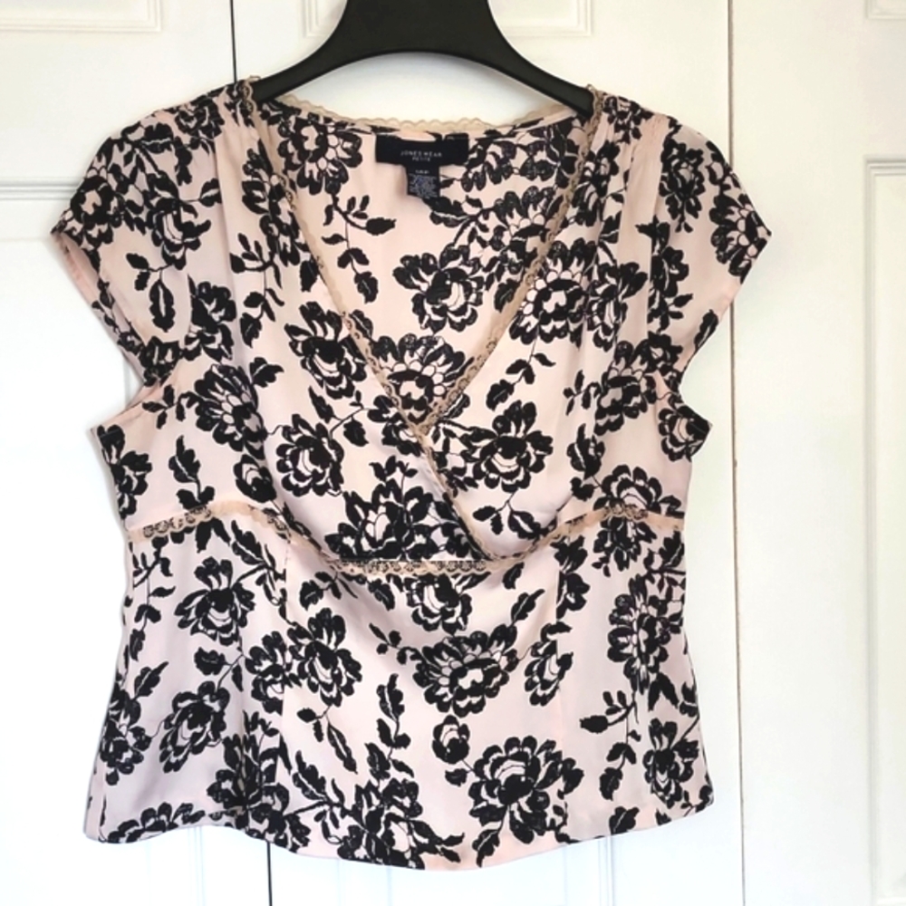 Jones New York. Womens Top Size 14 P Lightweight Light Pink Color - Picture 1 of 7